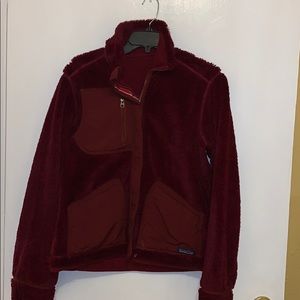 Patagonia women’s reversible burgundy jacket M